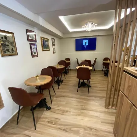 Hermes Petite Maison Hotel *