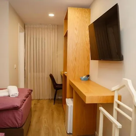 Hermes Petite Maison Hotel *