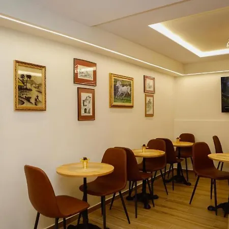 Hermes Petite Maison Hotel *