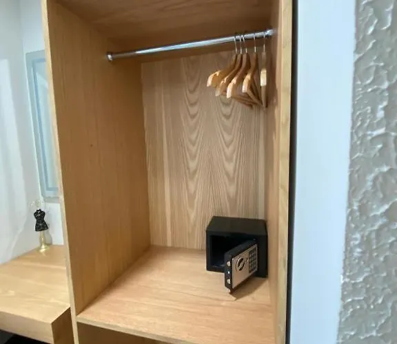 Hermes Petite Maison Hotel