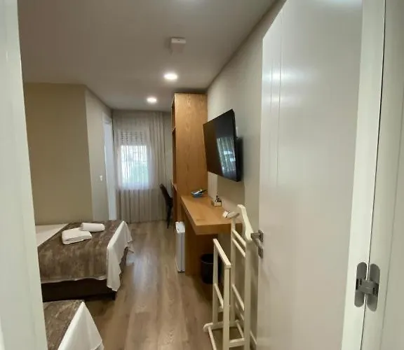 Hermes Petite Maison Hotel *