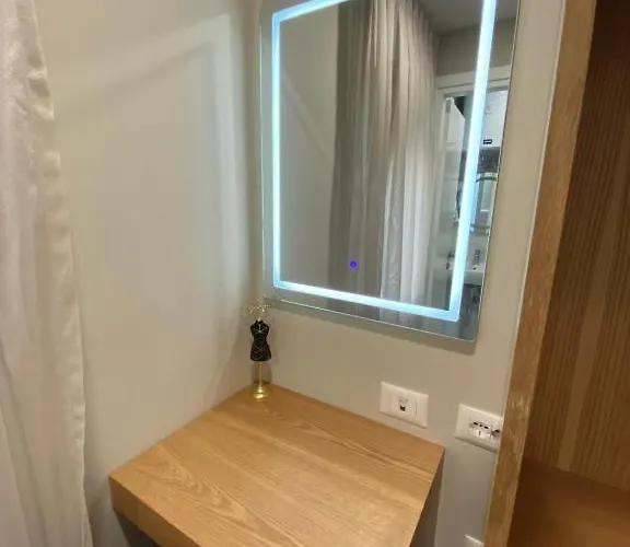 Hermes Petite Maison Hotel *