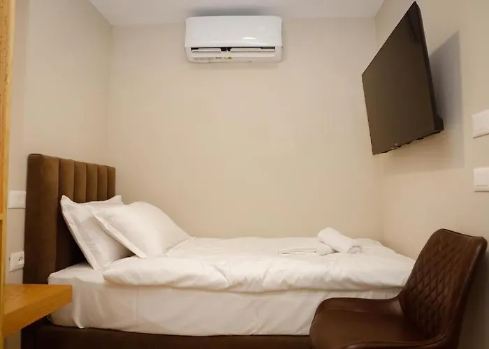 Hermes Petite Maison Hotel