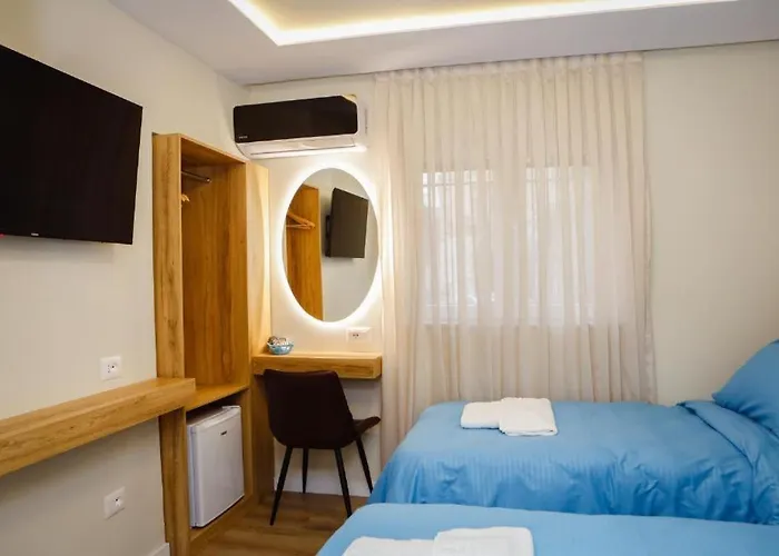 Hermes Petite Maison Hotel *