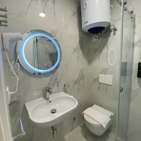 Hermes Petite Maison Otel Tiran