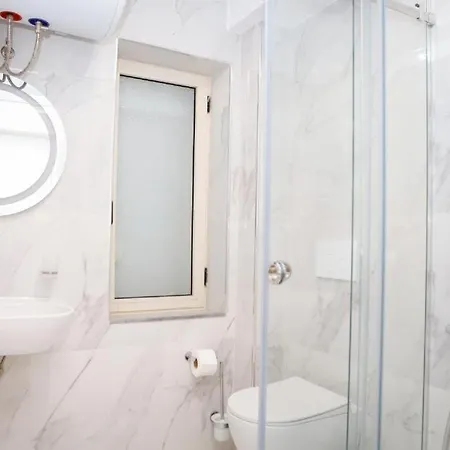 Hermes Petite Maison Otel Tiran