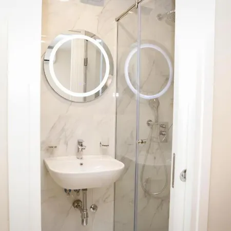 Hermes Petite Maison Otel Tiran