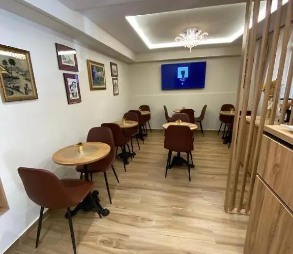 Hermes Petite Maison Hotel *