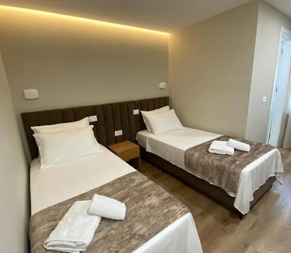 Hermes Petite Maison Hotel *